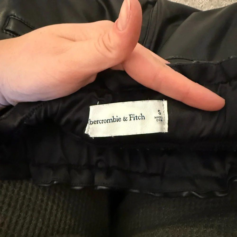 Abercrombie & Fitch Straight Leg Black Faux Leather Paper Bag Pants High Rise - Picture 4 of 5